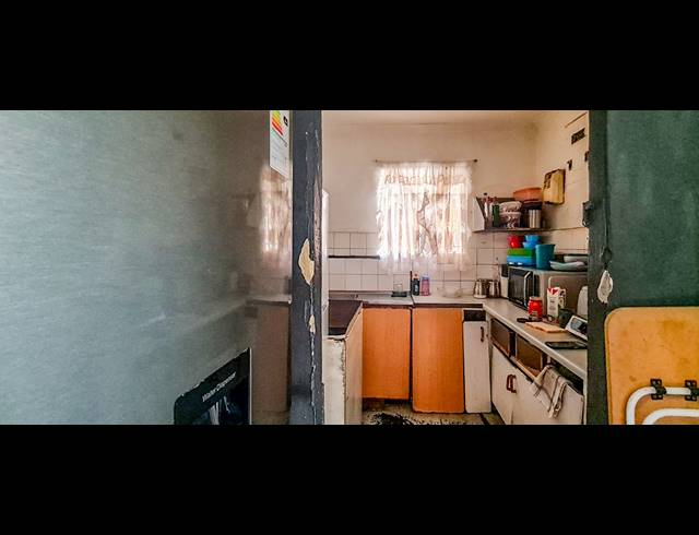 3 BEDROOM FREEHOLD FOR SALE IN LENTEGEUR